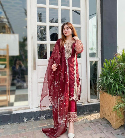 T H A Z A I B💐  Fancy Organza 3pcs dress